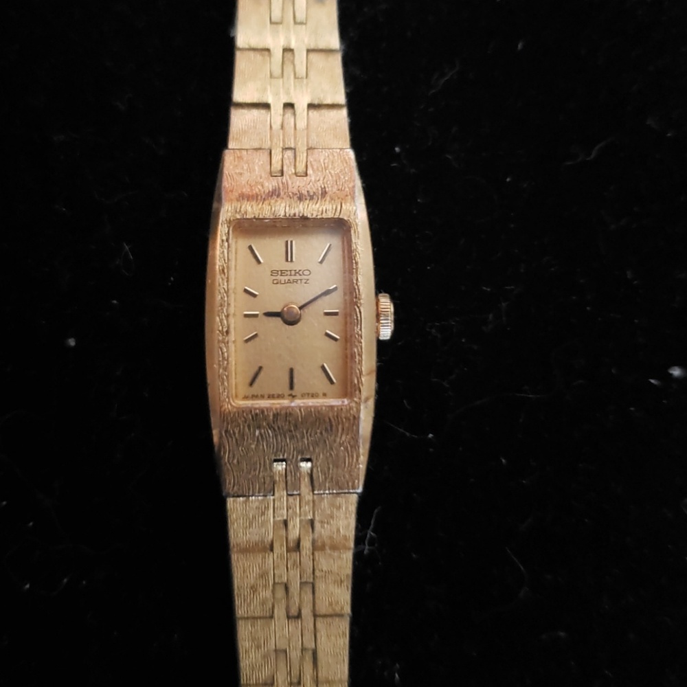 Gold tone watch seiko watch